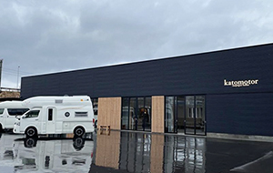 SHOW ROOM