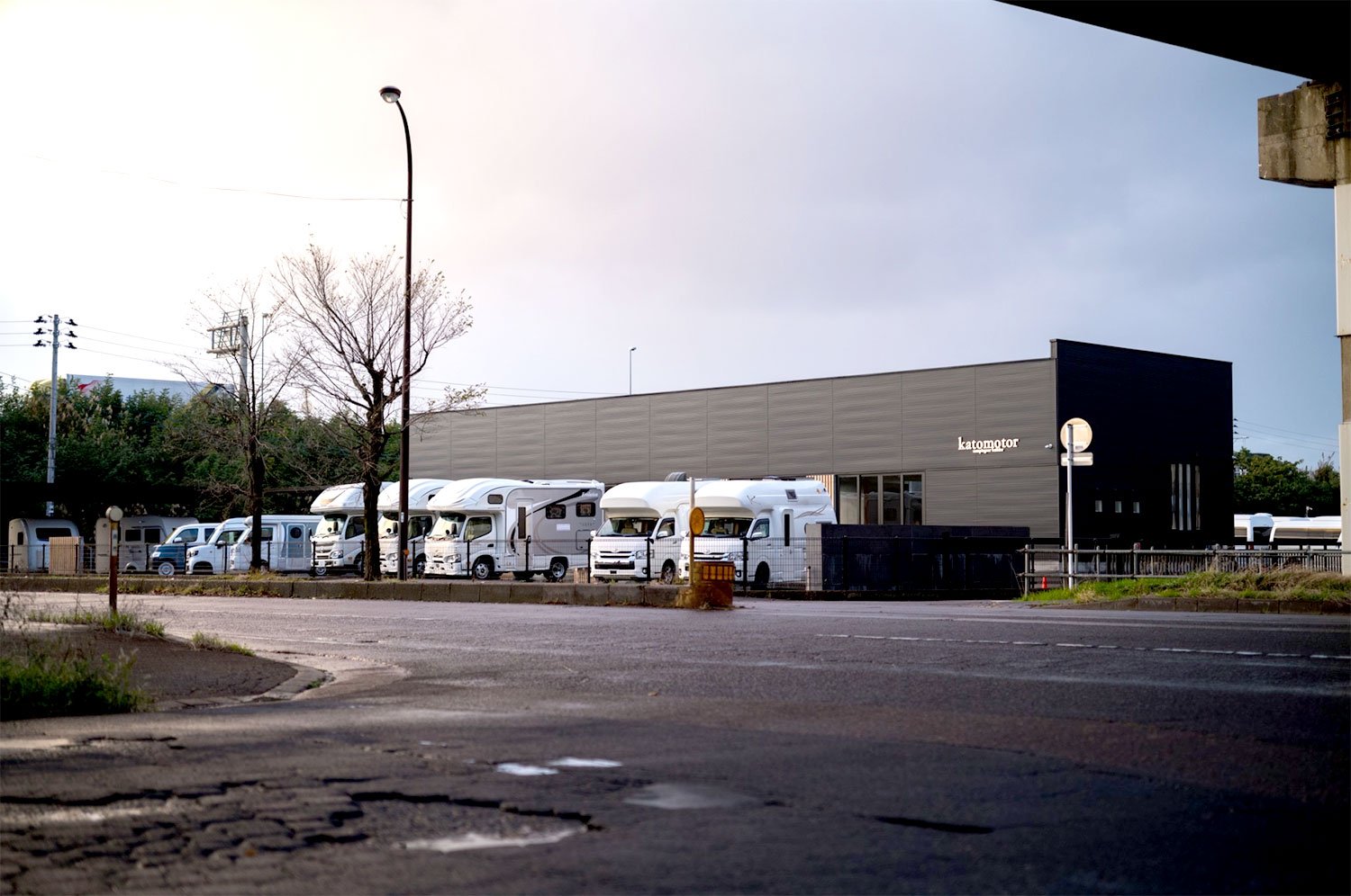 SHOW ROOM
